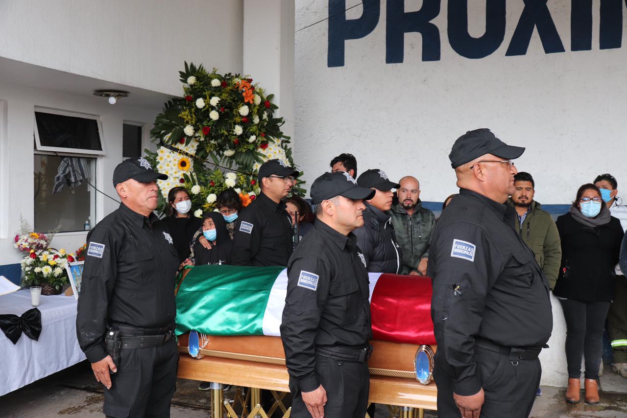 Con emblemático pase de lista, Ayuntamiento de Tzompantepec da último adiós a comandante fallecido